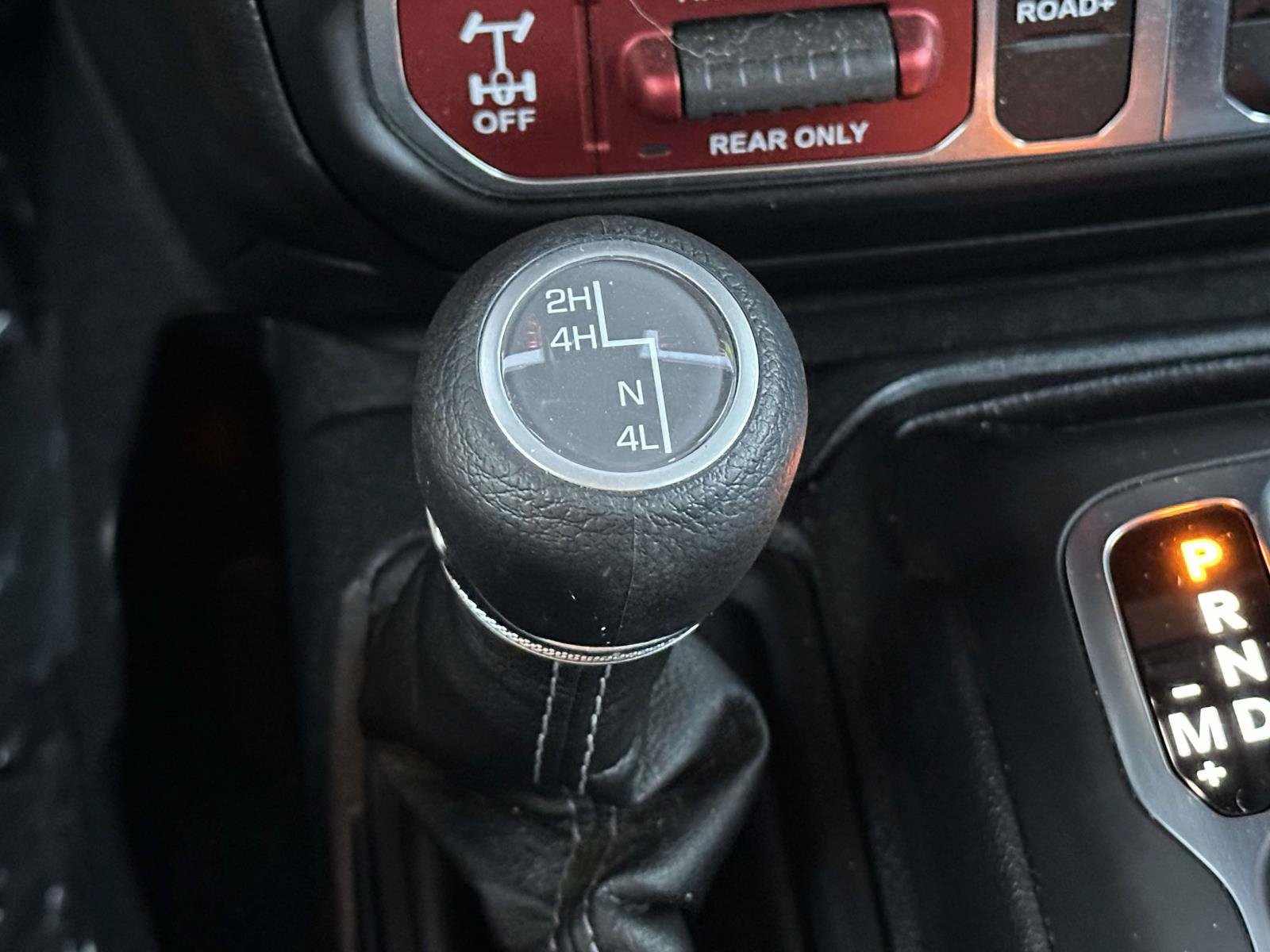 Used 2024 Jeep Gladiator Mojave AWD/4WD image 21