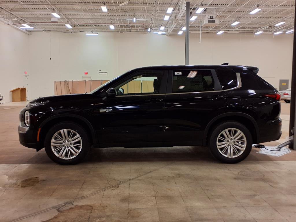 New 2025 Mitsubishi Outlander ES image 2