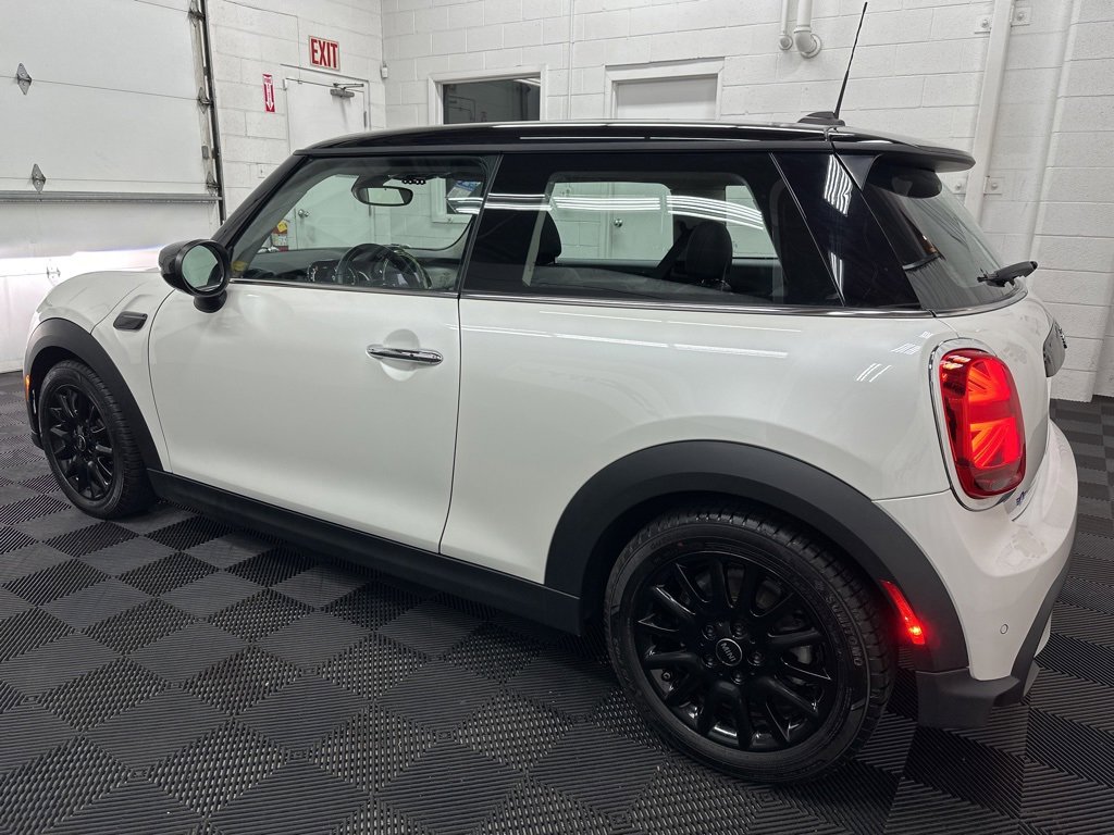 Used 2023 MINI Cooper 2-Door Hardtop image 7