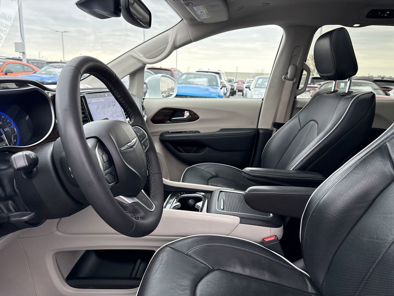 Used 2022 Chrysler Pacifica Limited image 13