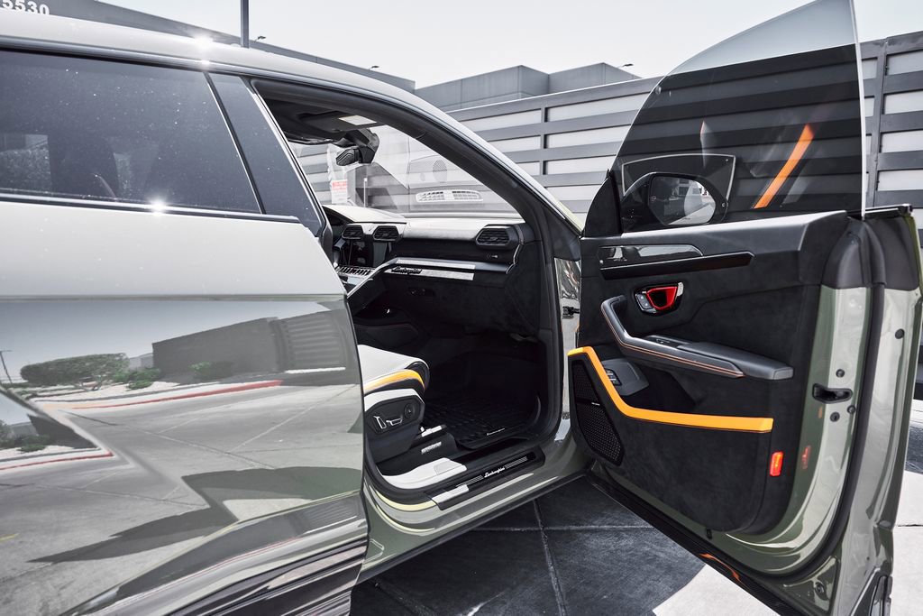 Used 2023 Lamborghini Urus Performante AWD/4WD image 31