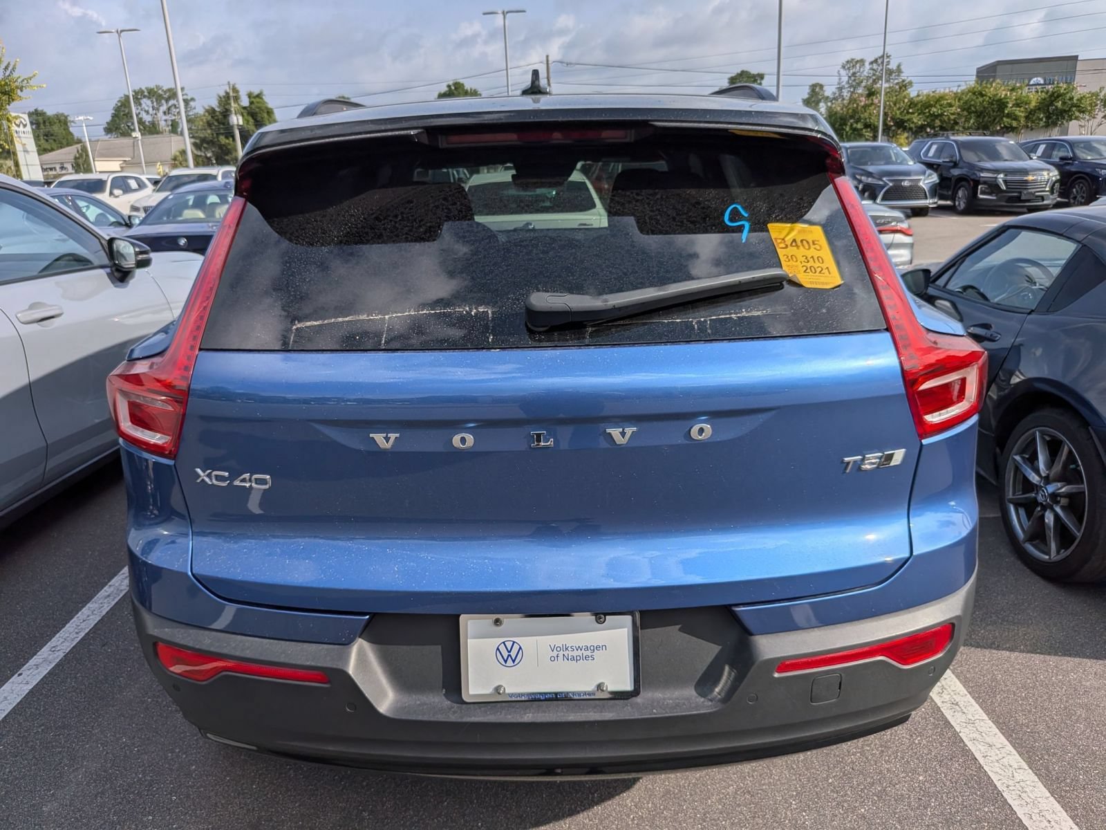 Used 2021 Volvo XC40 T5 R-Design w/ Climate Package AWD/4WD image 3