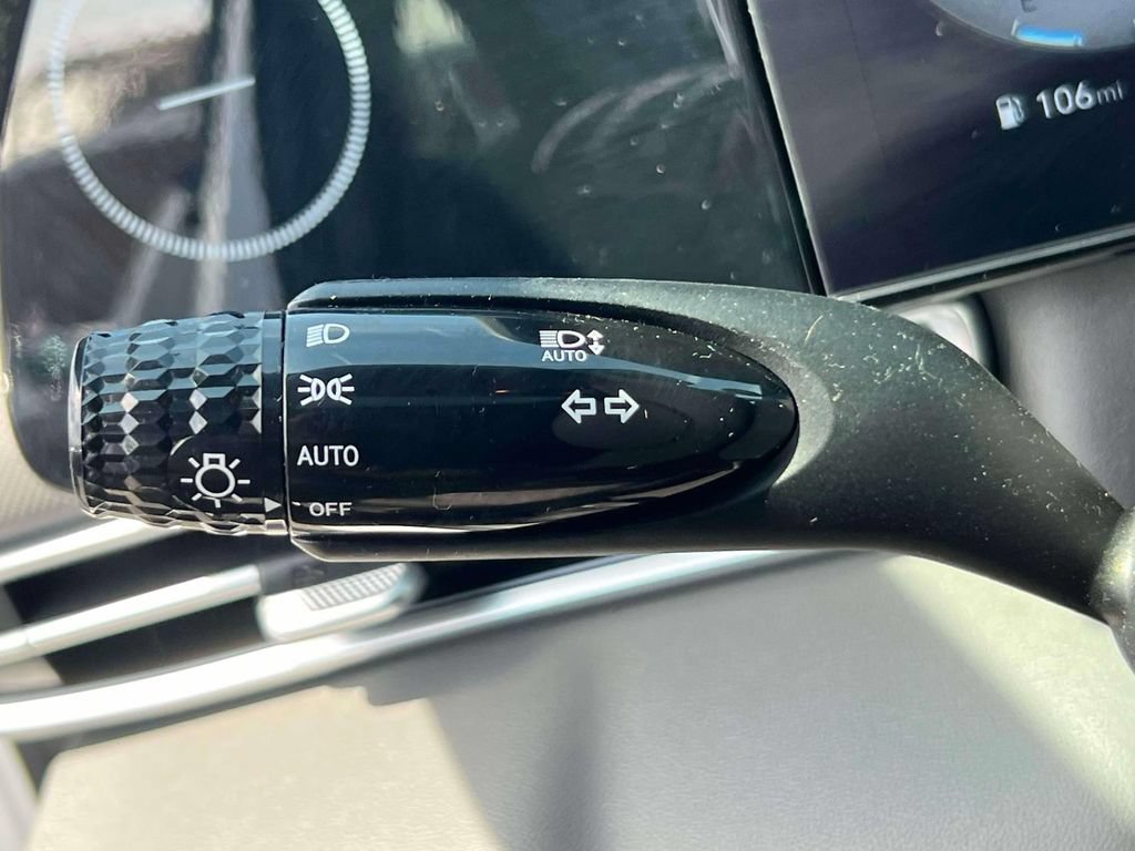 Certified 2025 Hyundai Elantra SEL FWD image 22