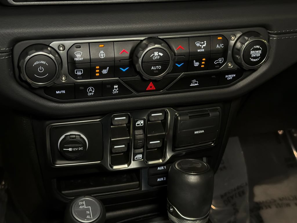 Used 2024 Jeep Wrangler Unlimited Sahara AWD/4WD image 26