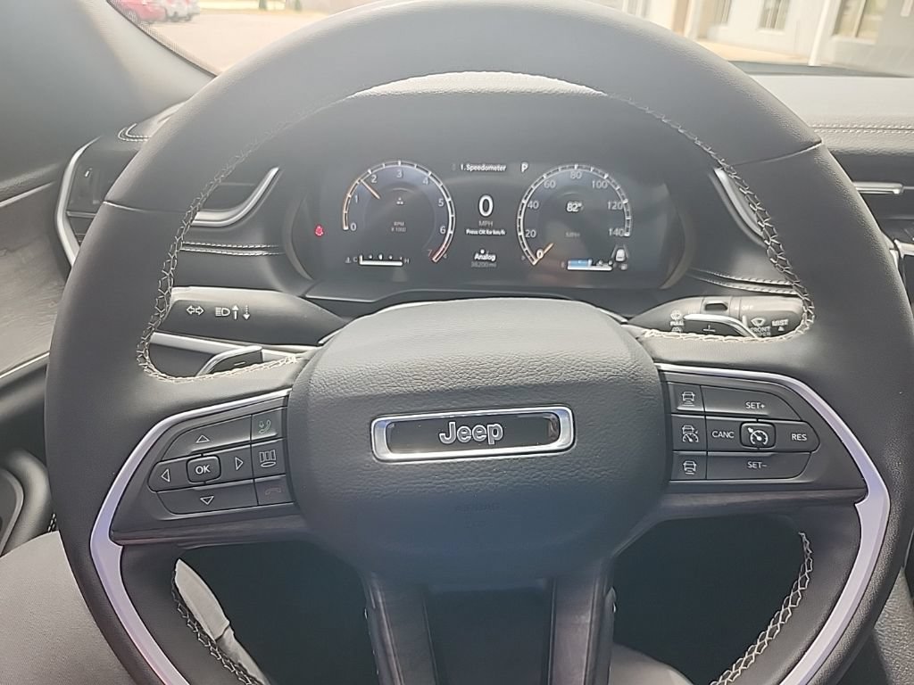 Used 2024 Jeep Grand Cherokee L Limited w/ Luxury Tech Group II AWD/4WD image 29
