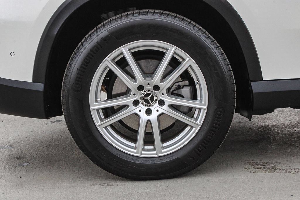 Used 2025 Mercedes-Benz GLC 300 4MATIC image 12