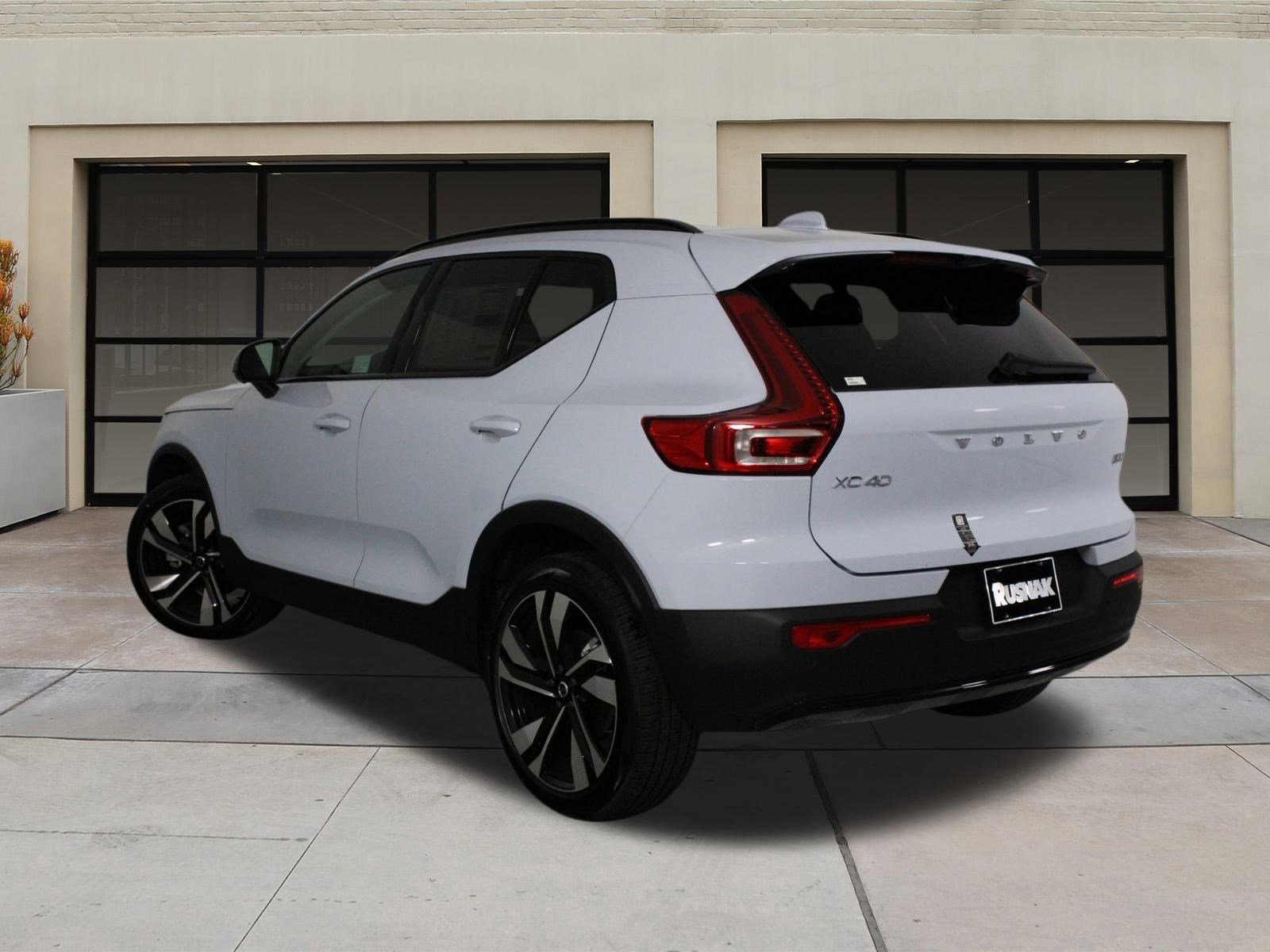 New 2025 Volvo XC40 B5 Plus w/ Climate Package image 3