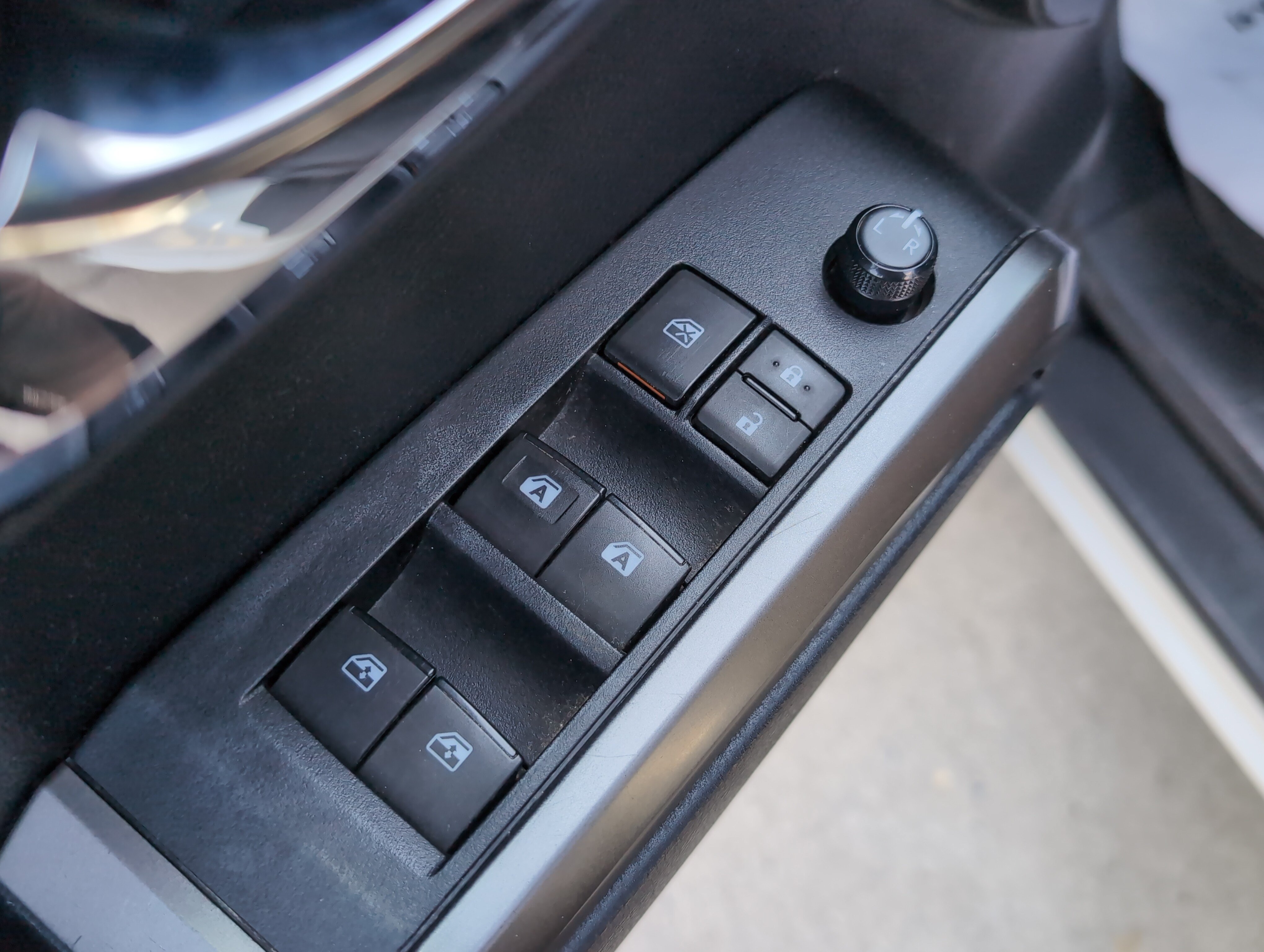 Used 2019 Toyota Tacoma Limited AWD/4WD image 15
