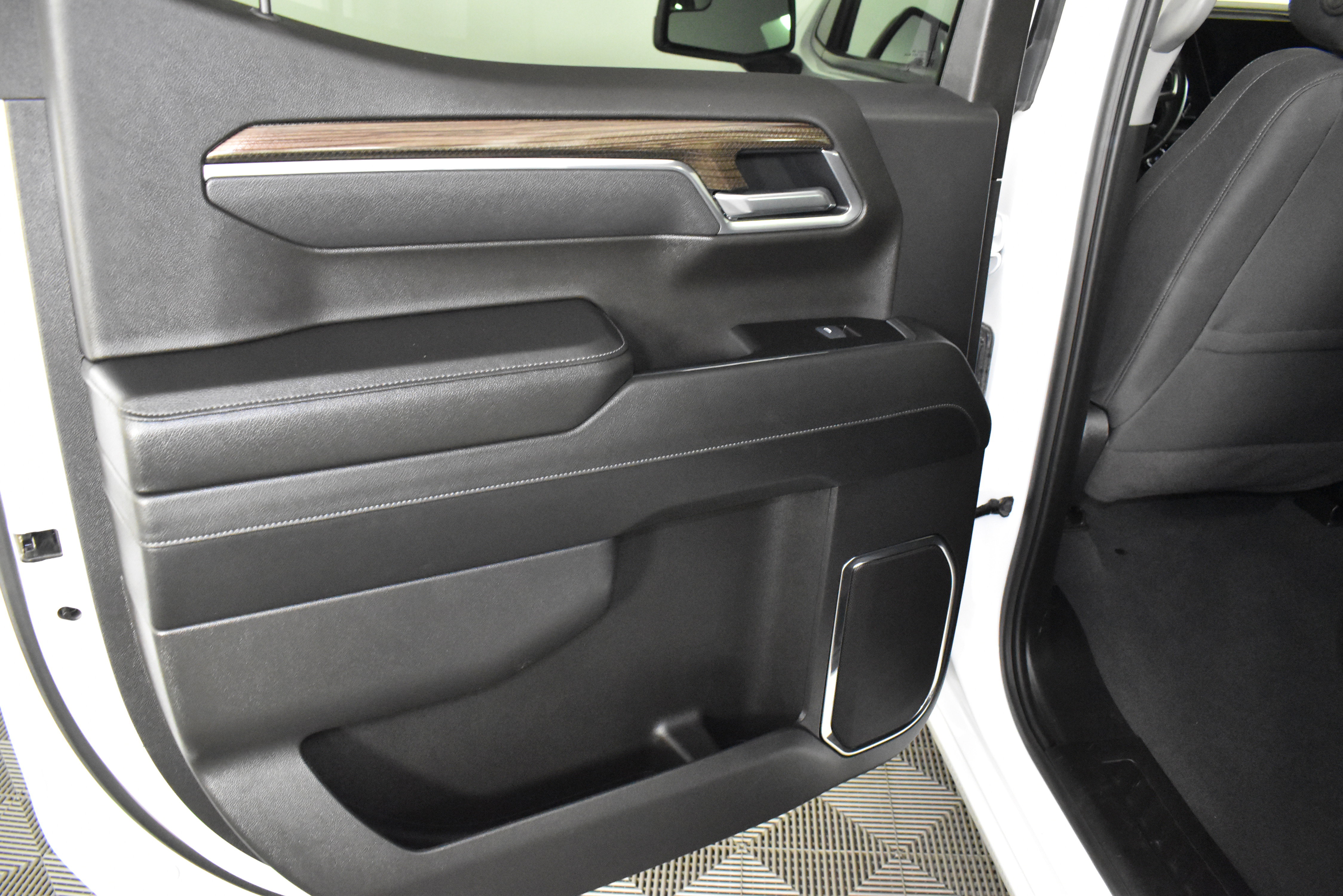 Used 2025 Chevrolet Silverado 1500 LT image 51