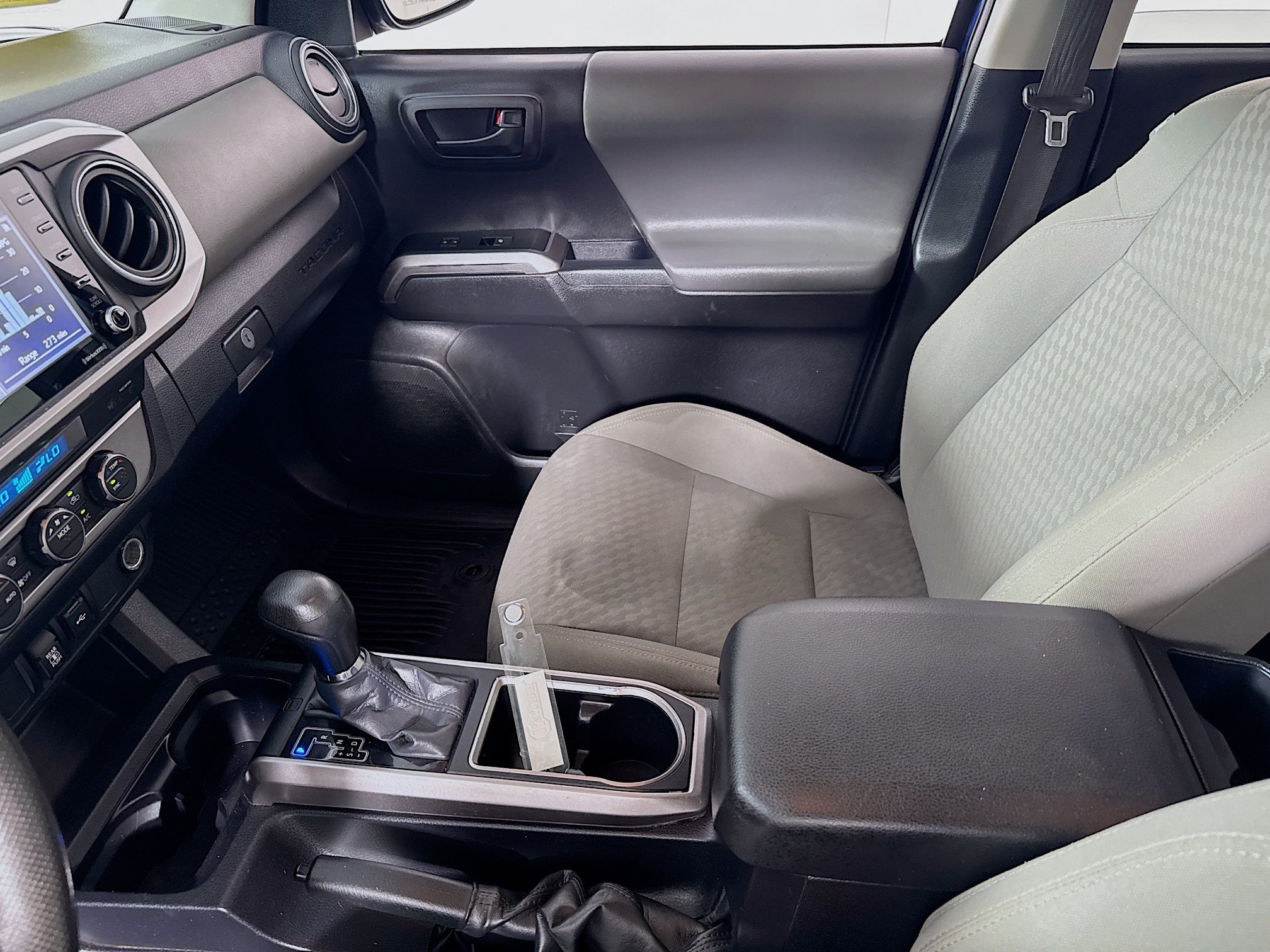 Used 2023 Toyota Tacoma SR5 AWD/4WD image 23
