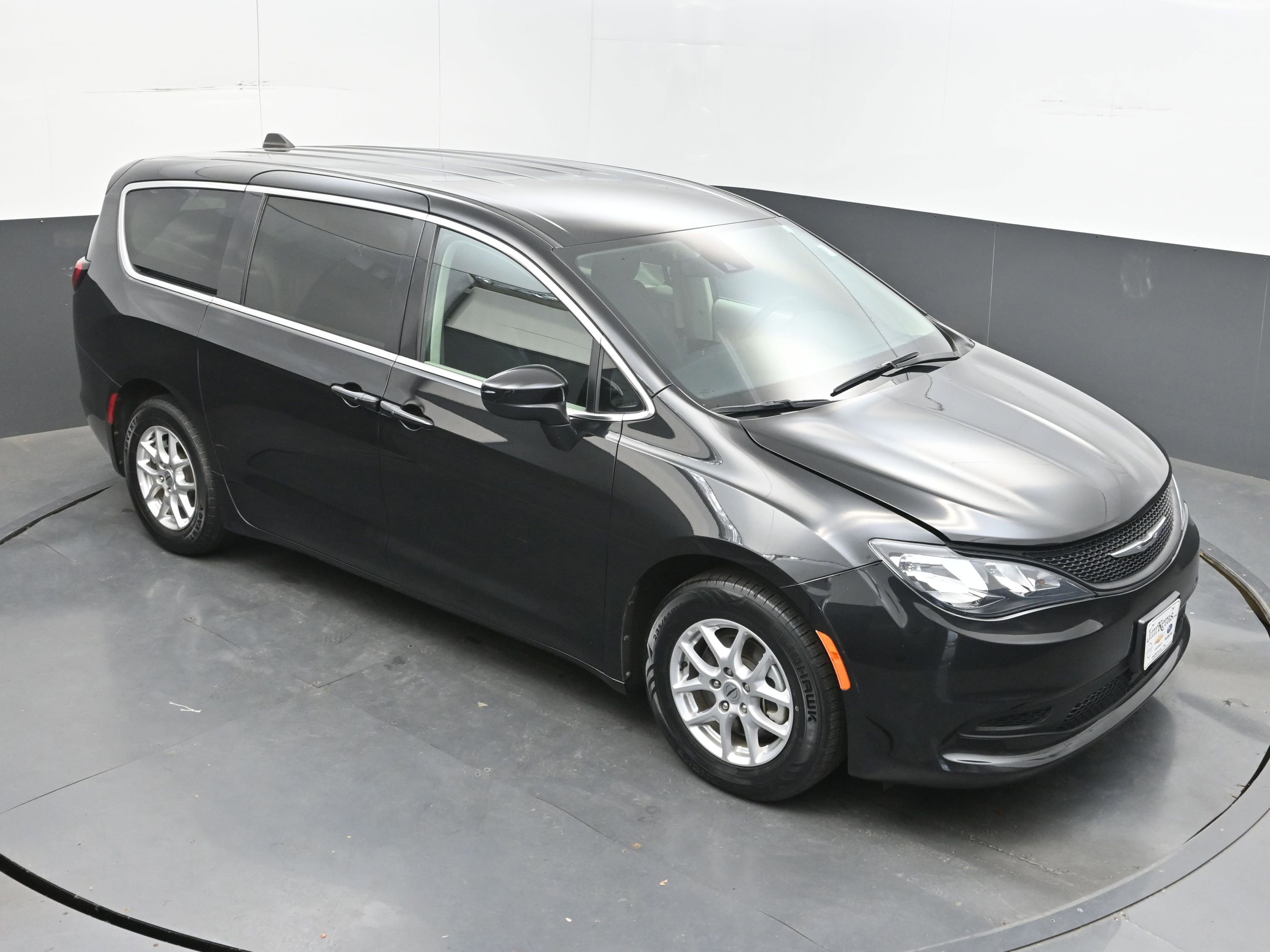 Used 2023 Chrysler Voyager LX FWD image 29