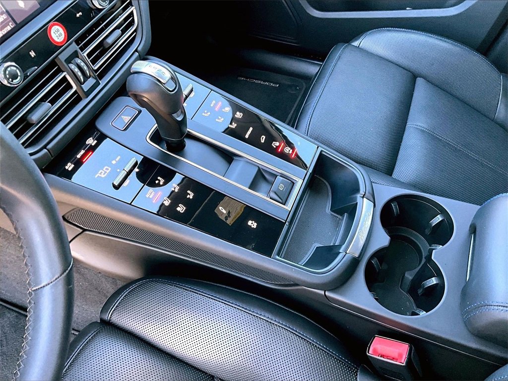 Used 2024 Porsche Macan Turbo image 17