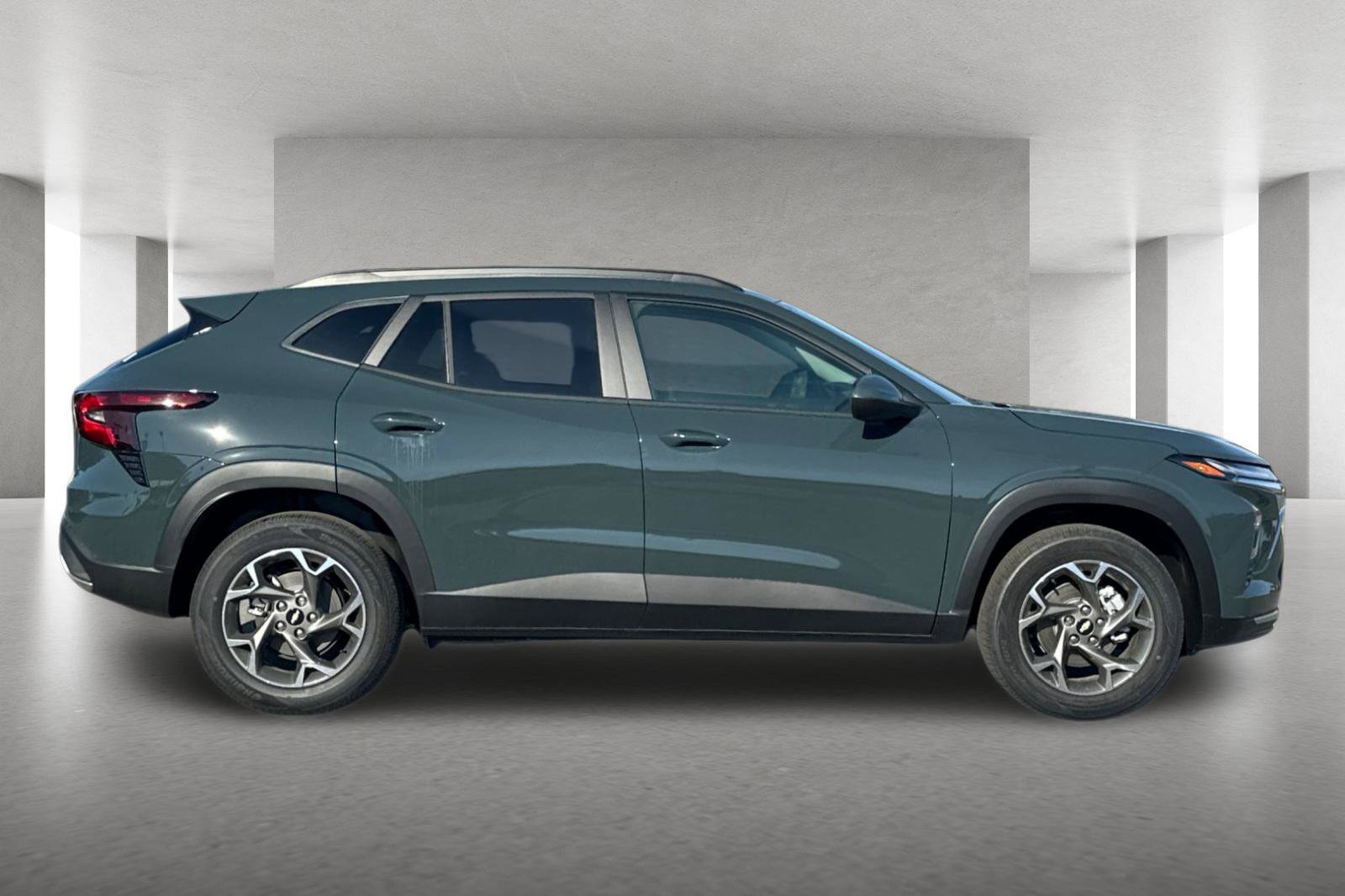 New 2026 Chevrolet Trax LT w/ LT Convenience Package FWD image 3
