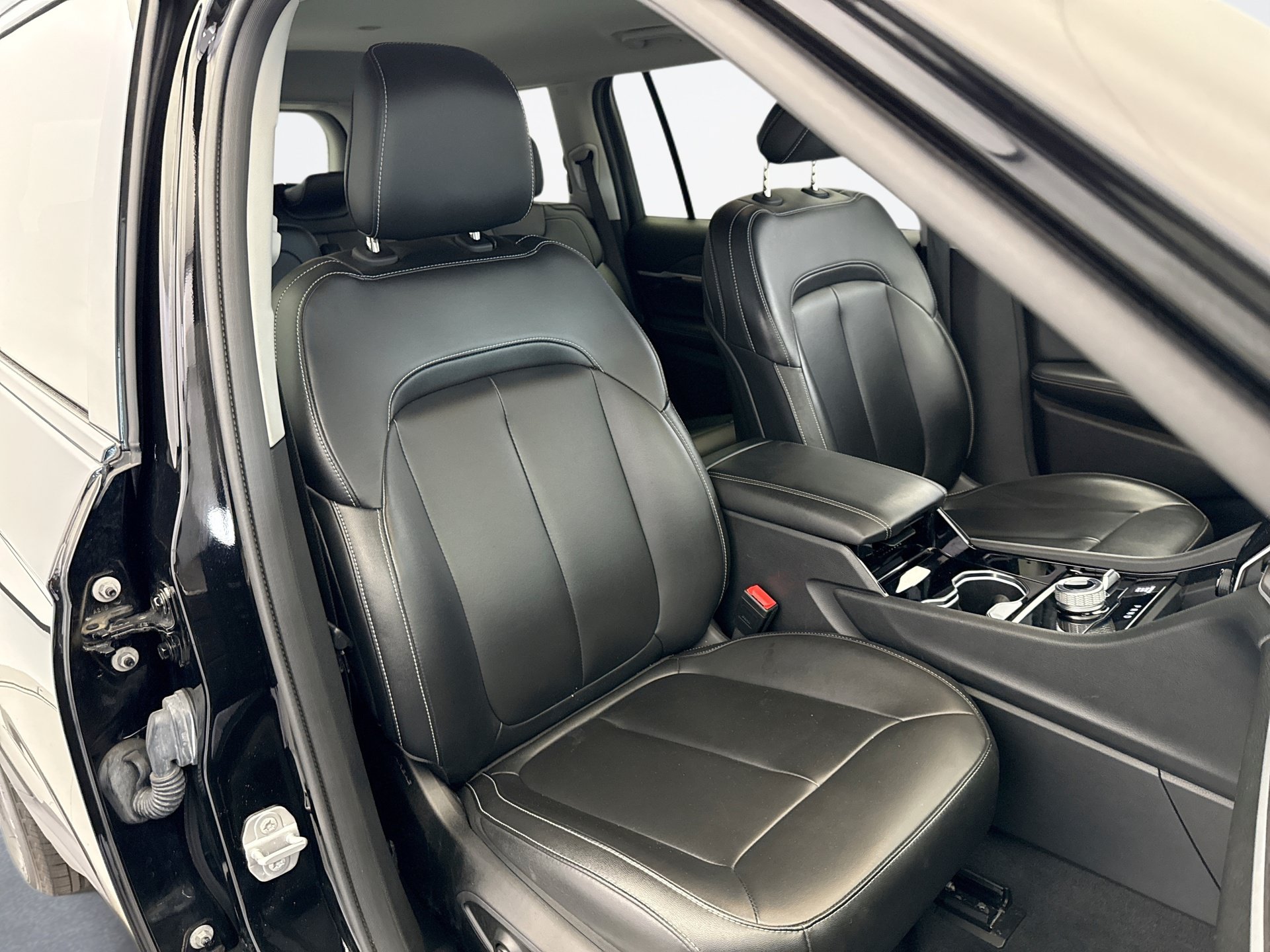 Used 2023 Jeep Grand Cherokee L Limited AWD/4WD image 18