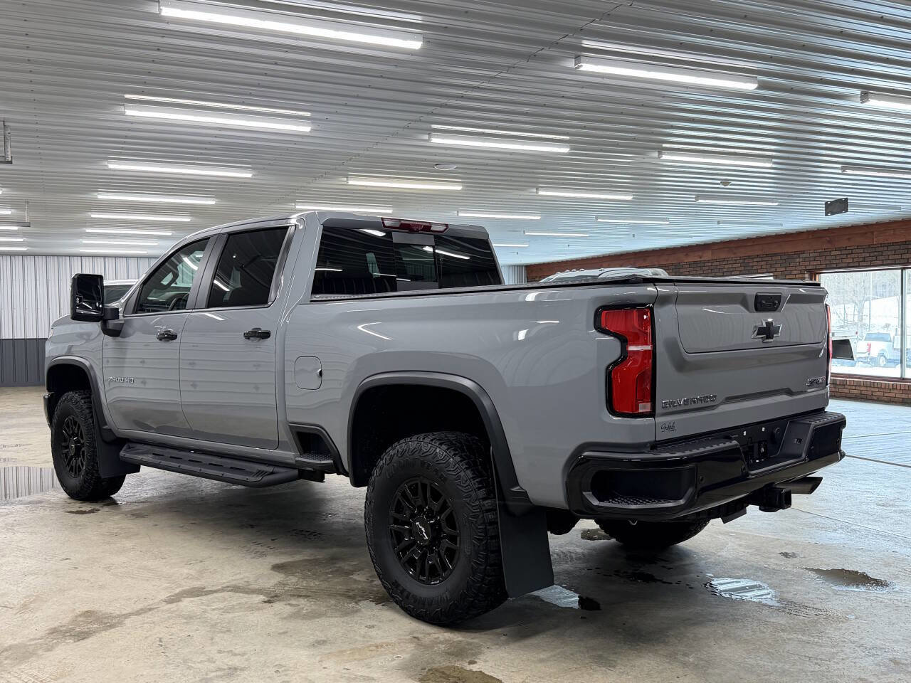 Used 2025 Chevrolet Silverado 2500 ZR2 w/ Technology Package image 5