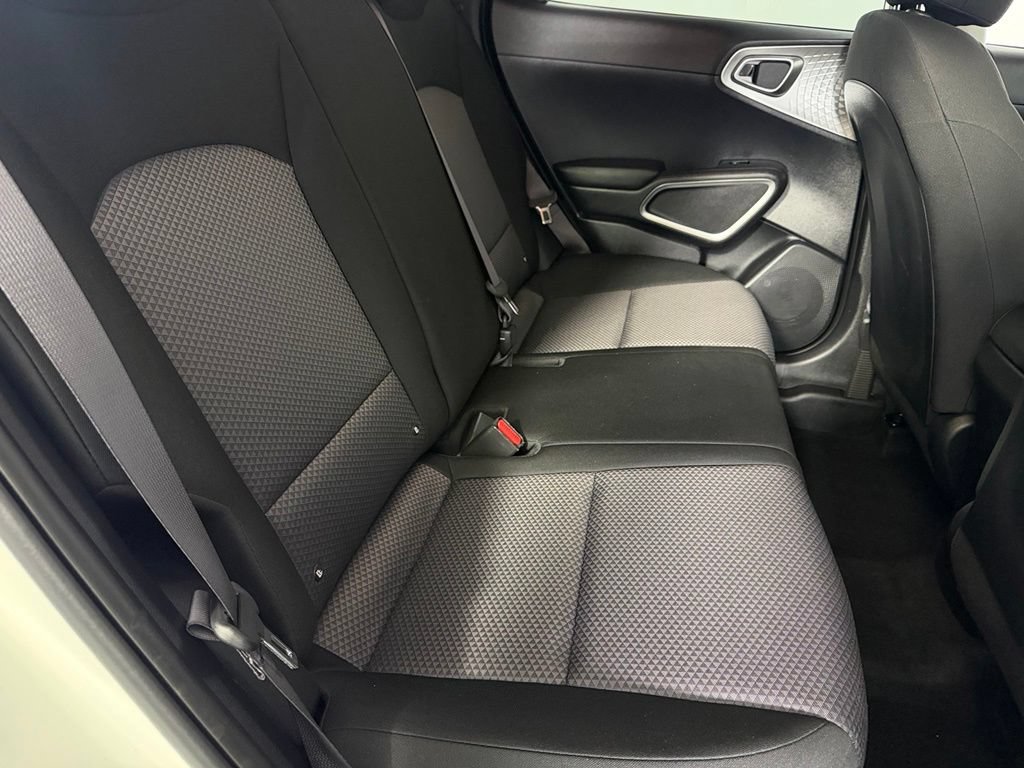 Used 2025 Kia Soul LX w/ LX Technology Package FWD image 27