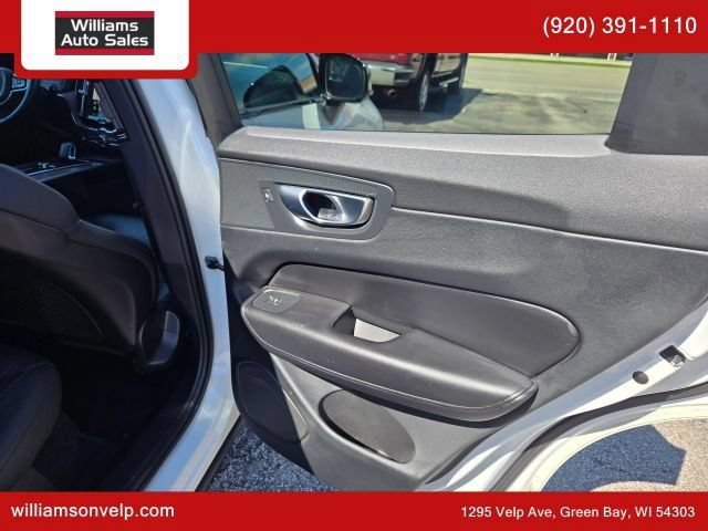 Used 2023 Volvo XC60 B5 Plus AWD/4WD image 17