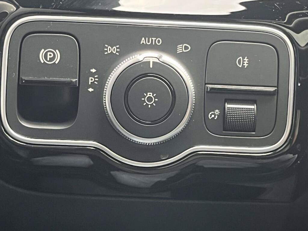 Certified 2024 Mercedes-Benz CLA 250 4MATIC image 33
