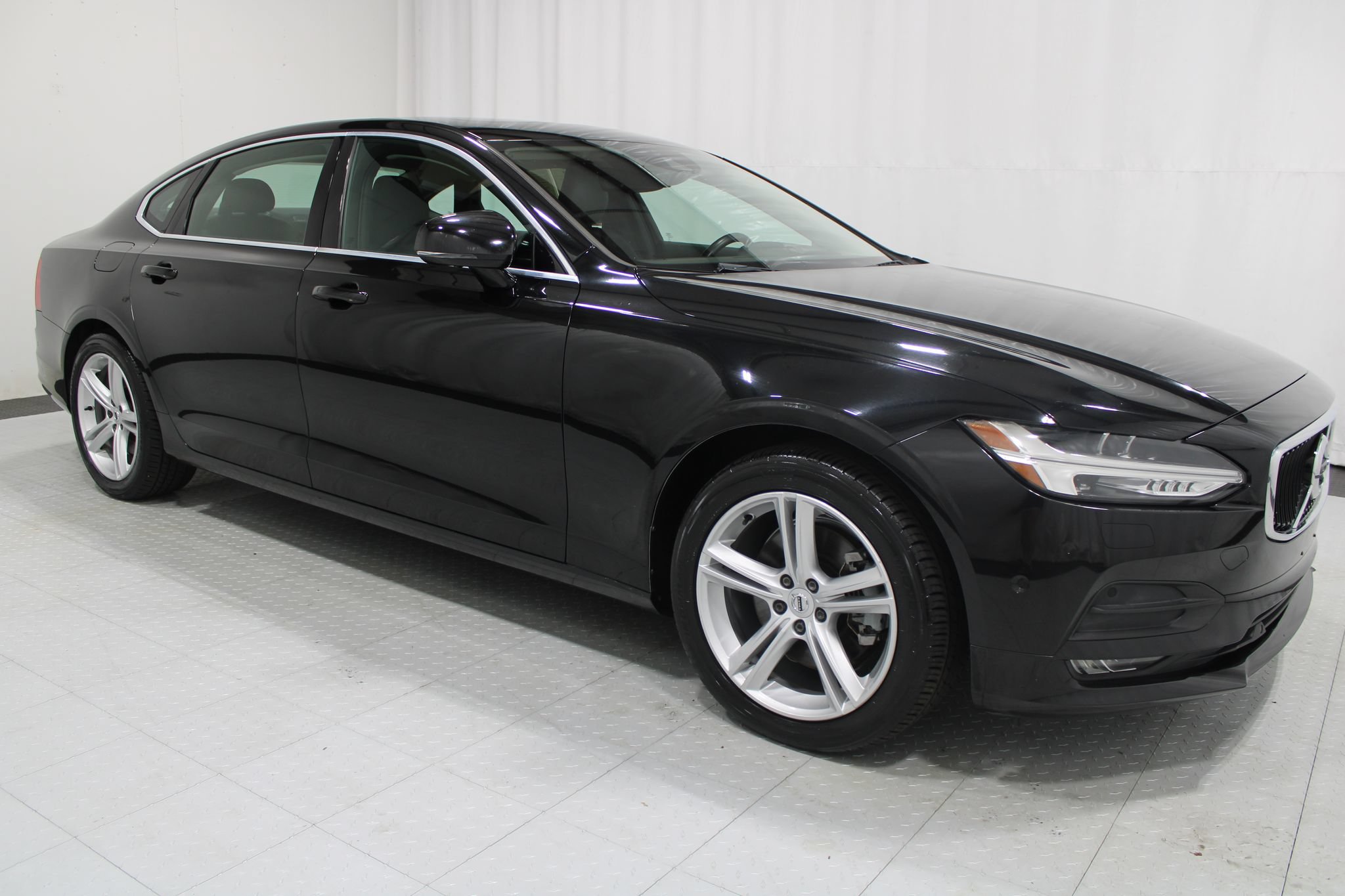 Used 2018 Volvo S90 T5 Momentum w/ Convenience Package AWD/4WD image 4