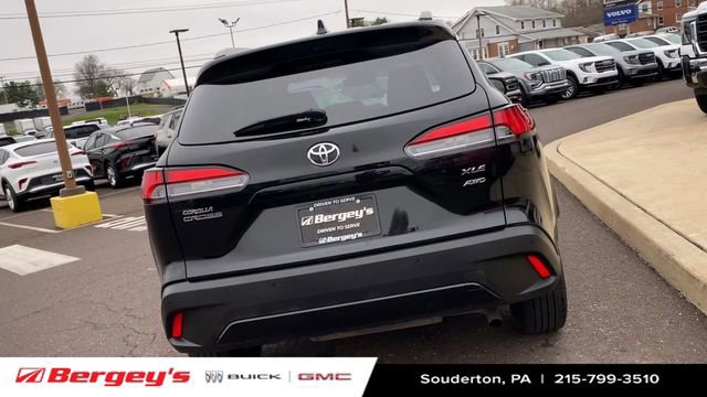 Used 2023 Toyota Corolla Cross XLE w/ Convenience Package image 9