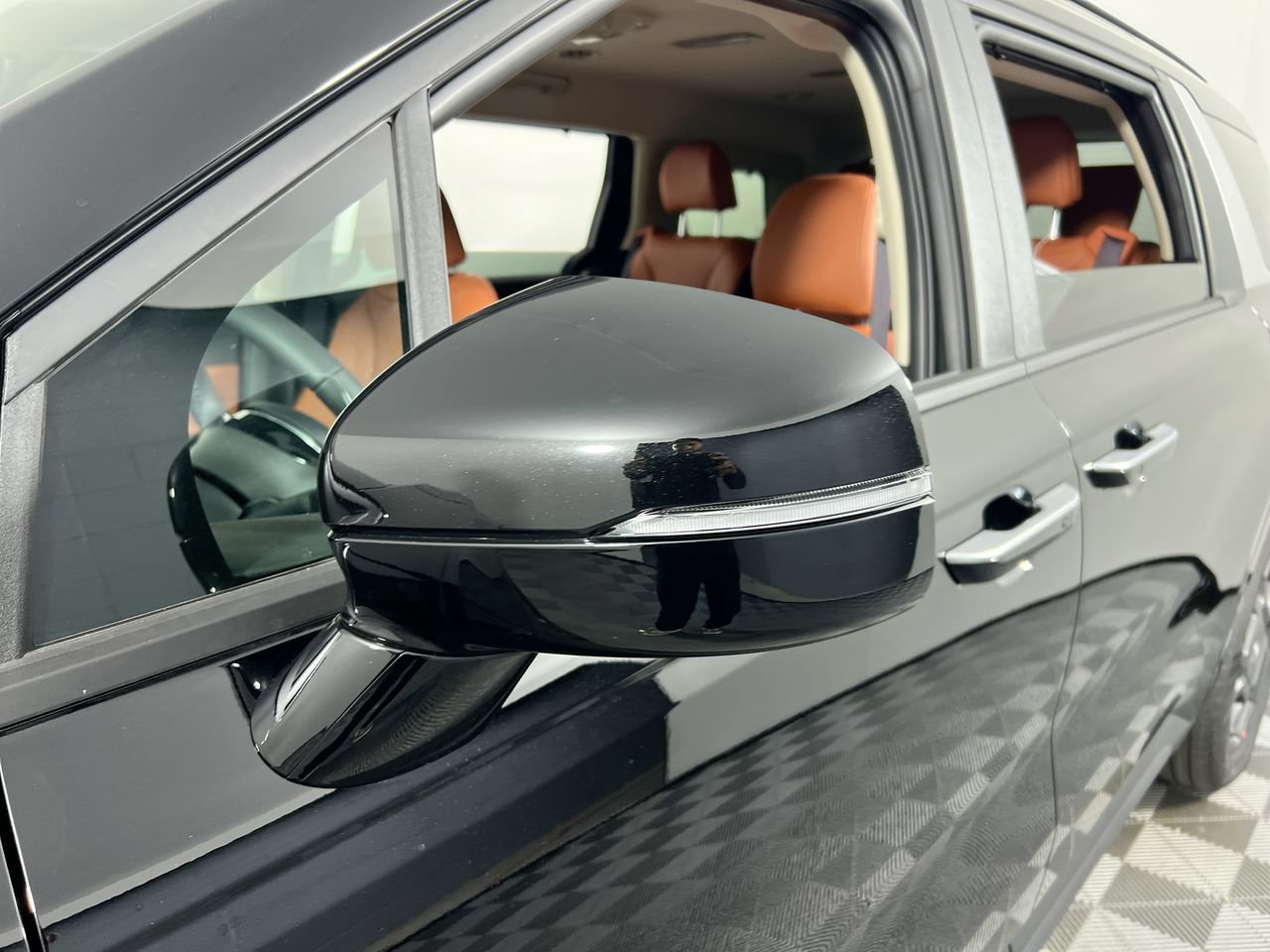 Certified 2026 Kia Carnival EX FWD image 12