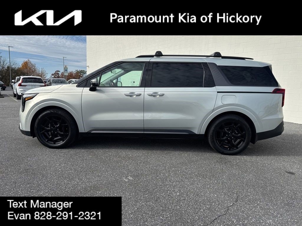 Used 2025 Kia Carnival SX Prestige image 4