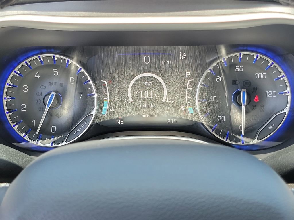 Used 2023 Chrysler Pacifica Touring-L FWD image 7