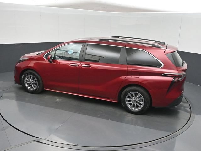 Used 2025 Toyota Sienna XLE FWD image 44