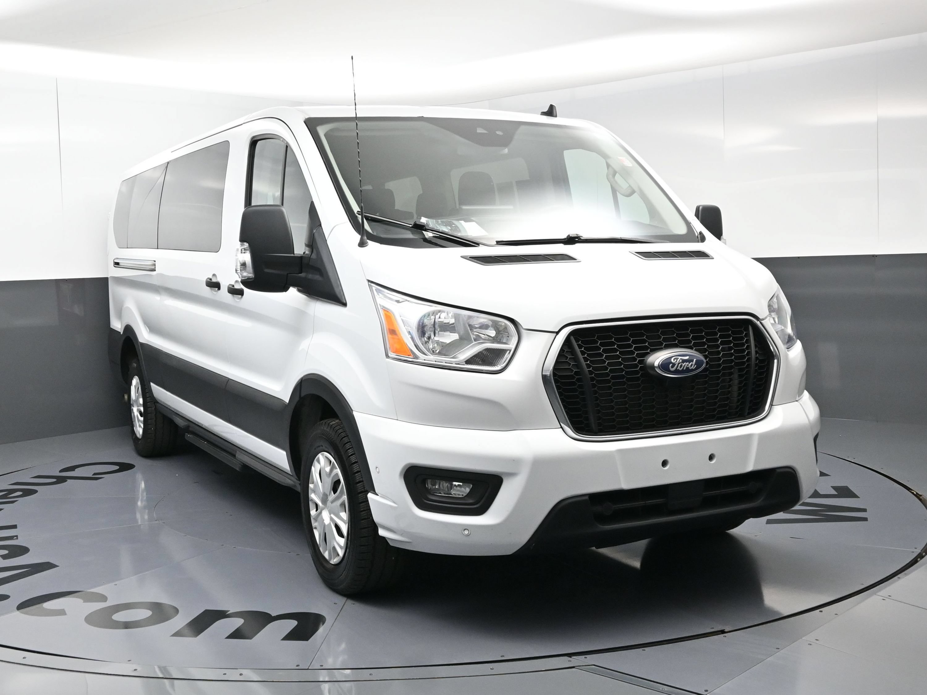 Used 2022 Ford Transit 350 XLT RWD image 3