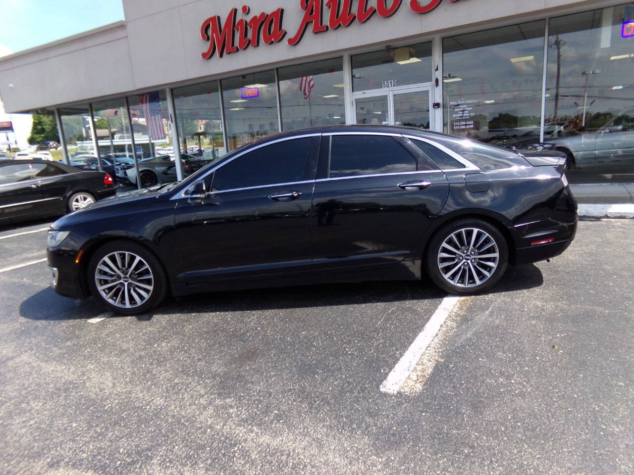 Used 2017 Lincoln MKZ Premiere FWD image 2