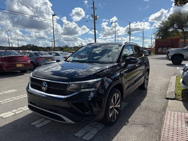 Used 2024 Volkswagen Taos SE image 4
