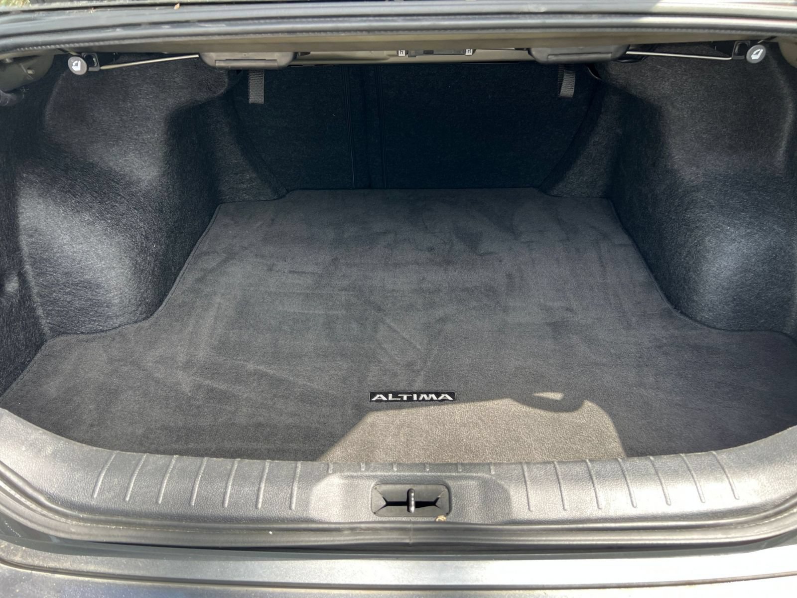 Used 2025 Nissan Altima 2.5 SV FWD image 31