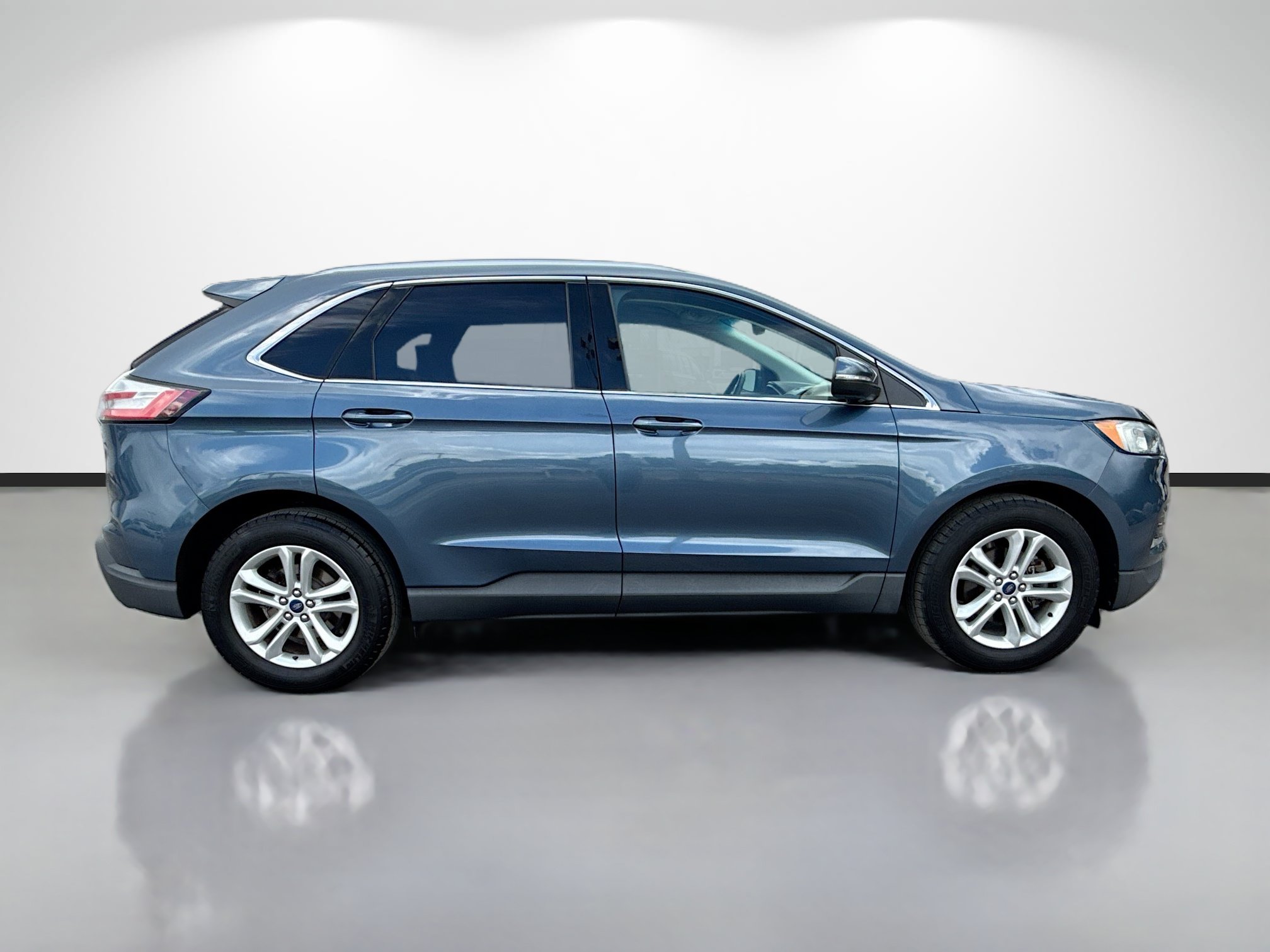 Used 2019 Ford Edge SEL w/ Equipment Group 201A FWD image 2