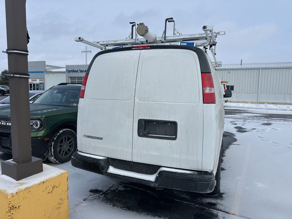 Used 2025 Chevrolet Express 2500 Extended w/ Communications Package image 10