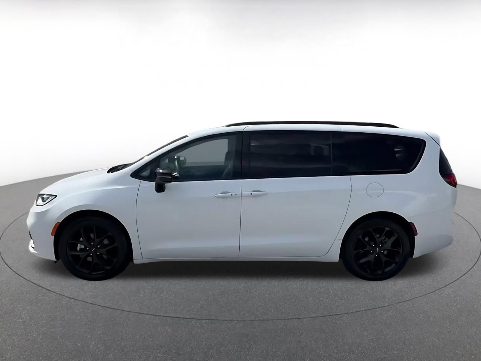 Used 2025 Chrysler Pacifica Limited FWD image 7
