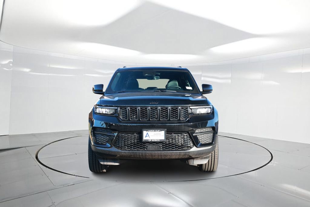 New 2025 Jeep Grand Cherokee Altitude image 4