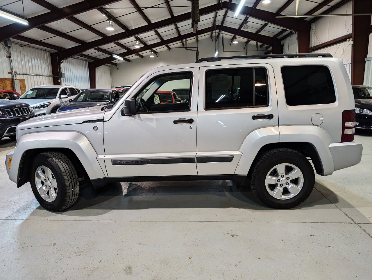 Used 2010 Jeep Liberty Sport w/ Popular Equipment Group AWD/4WD image 4