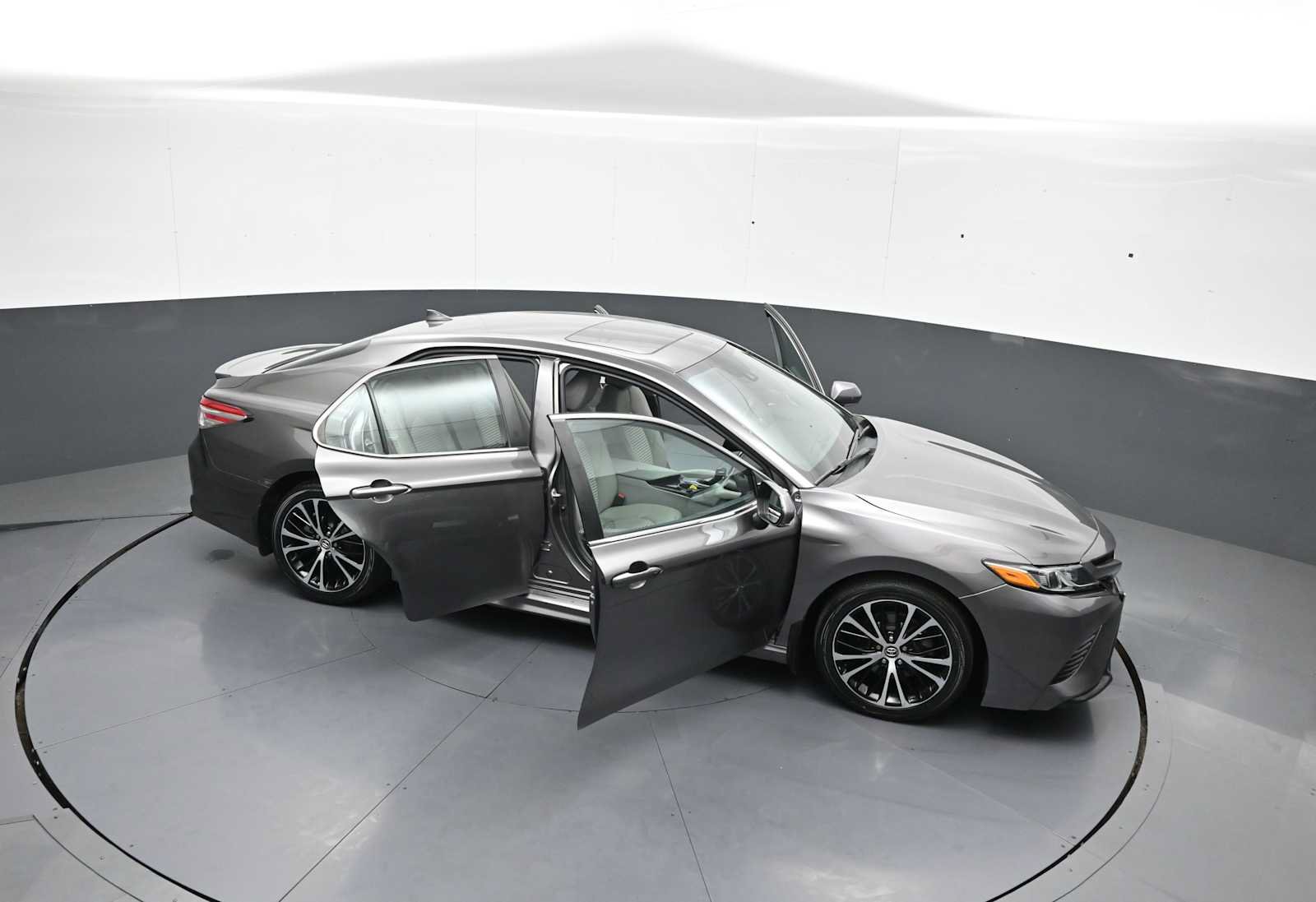 Used 2020 Toyota Camry SE w/ Convenience Package FWD image 47