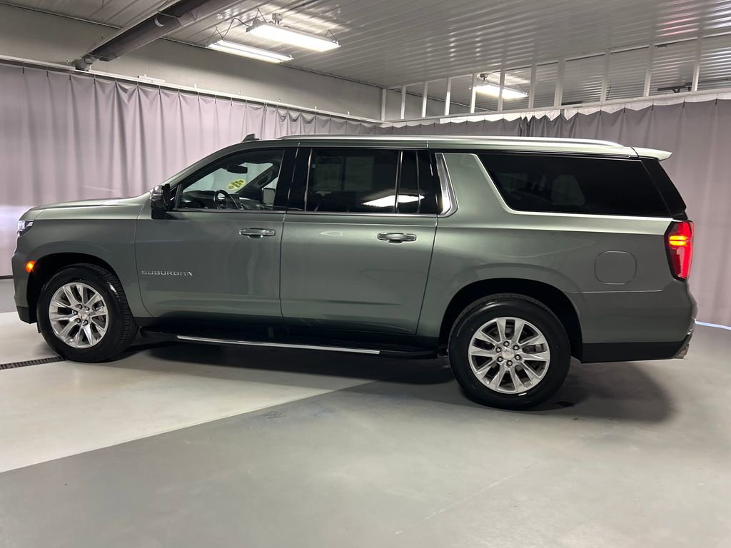 Used 2023 Chevrolet Suburban Premier image 4