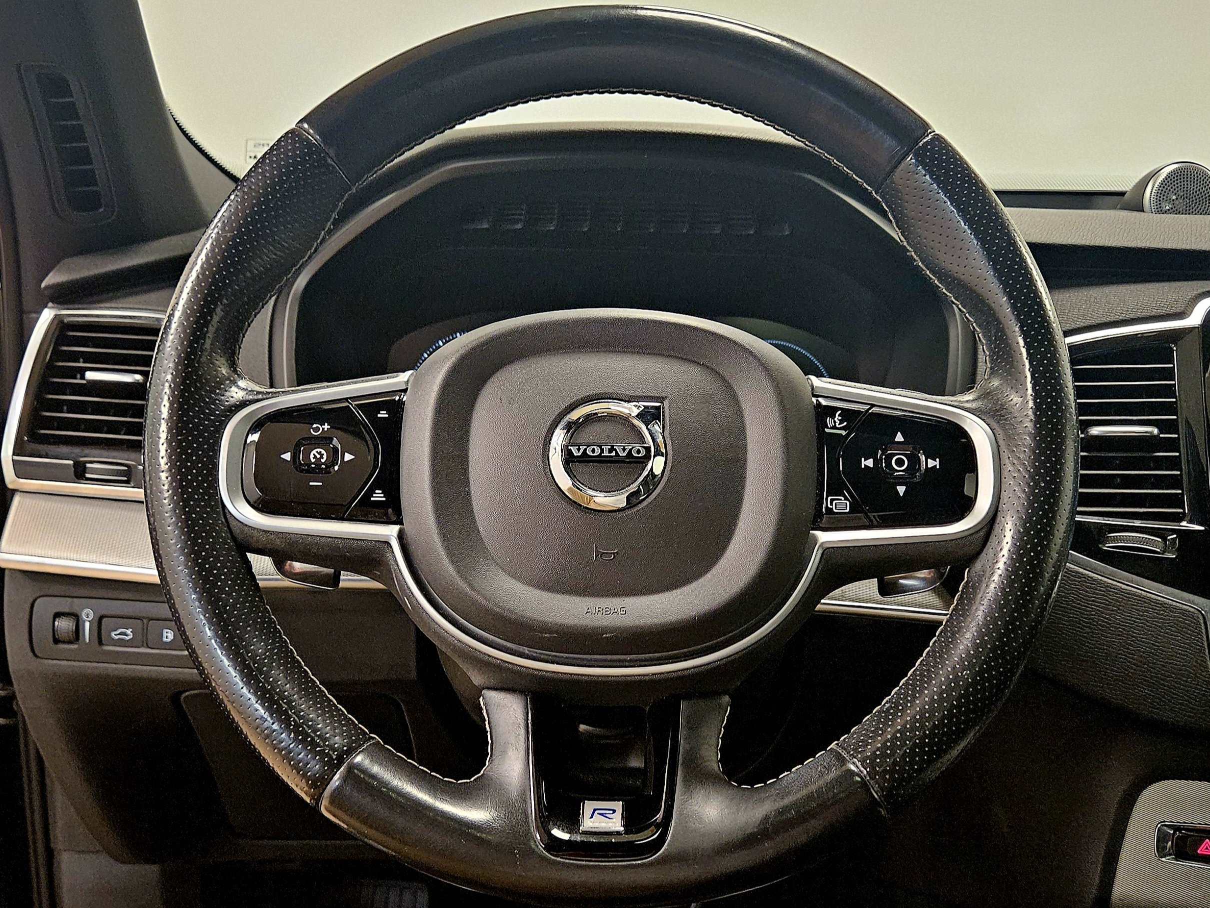 Used 2018 Volvo XC90 T8 R-Design w/ Convenience Package image 42