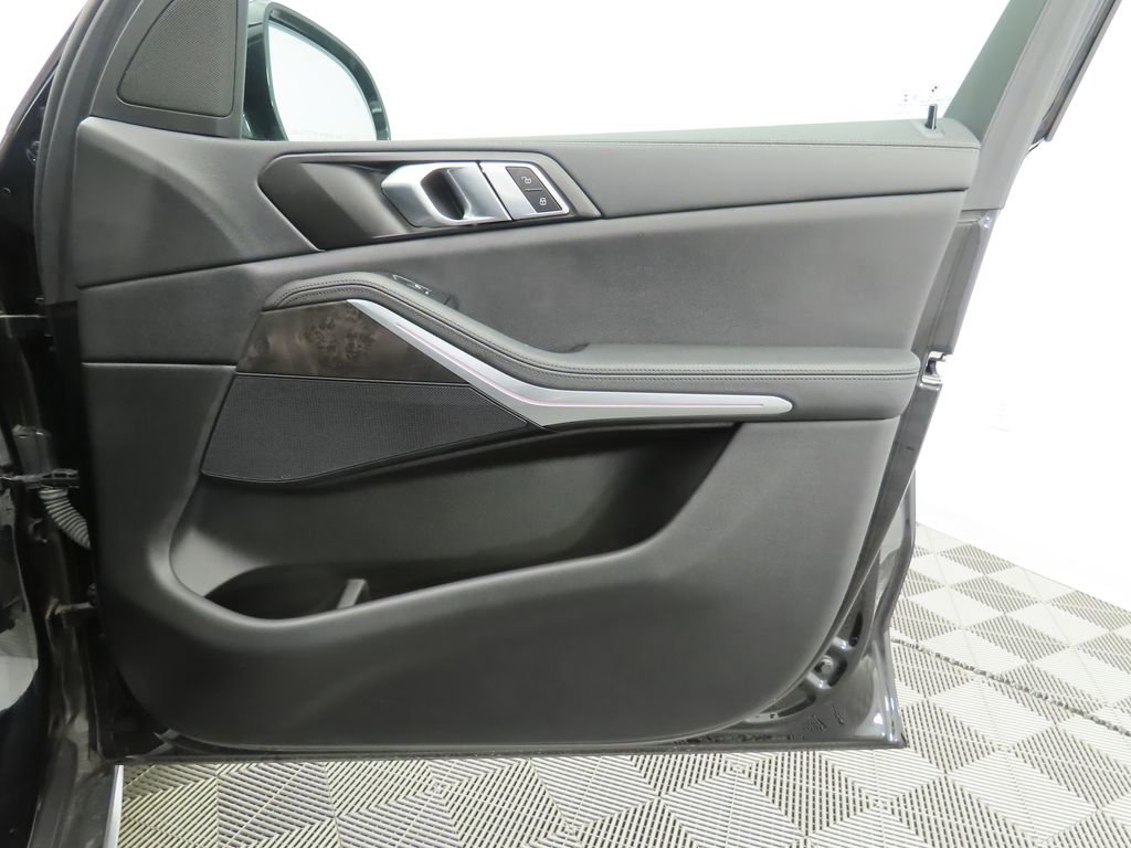 Used 2022 BMW X5 xDrive40i w/ Parking Assistance Package image 26