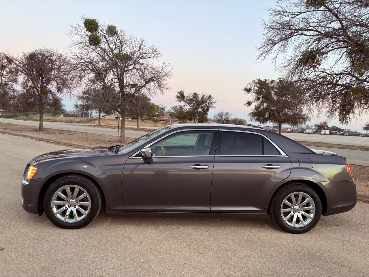 Used 2013 Chrysler 300 C image 2