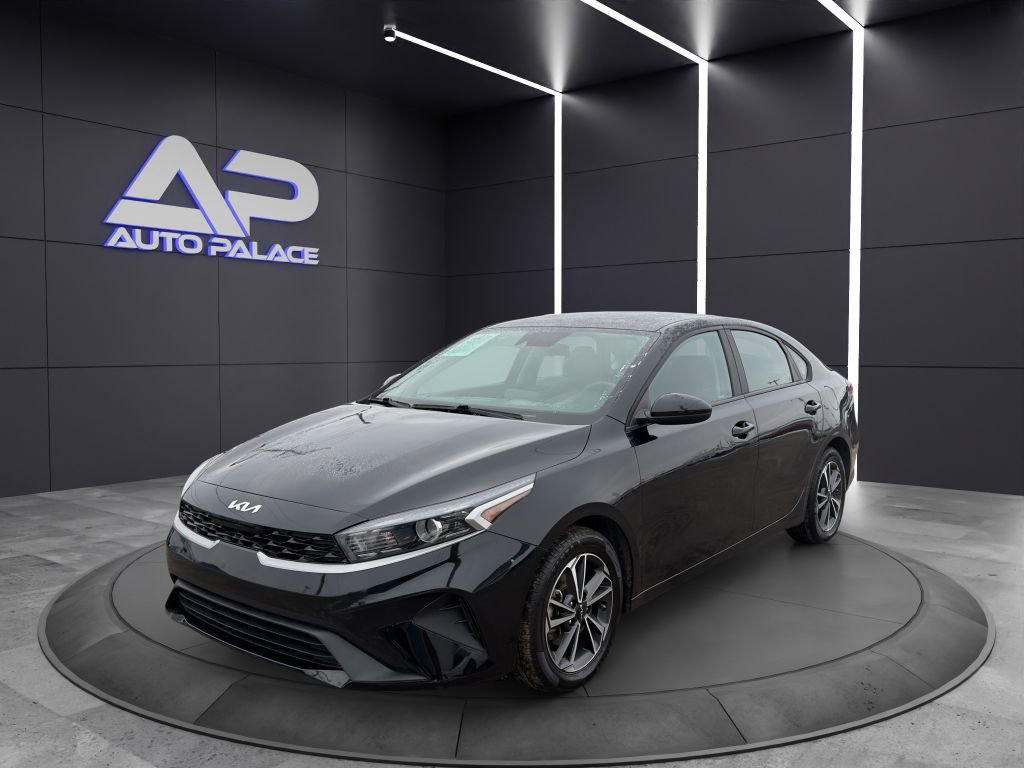 Used 2023 Kia Forte LXS image 1