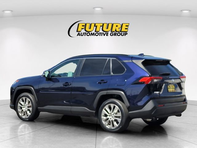Used 2020 Toyota RAV4 XLE Premium FWD image 7
