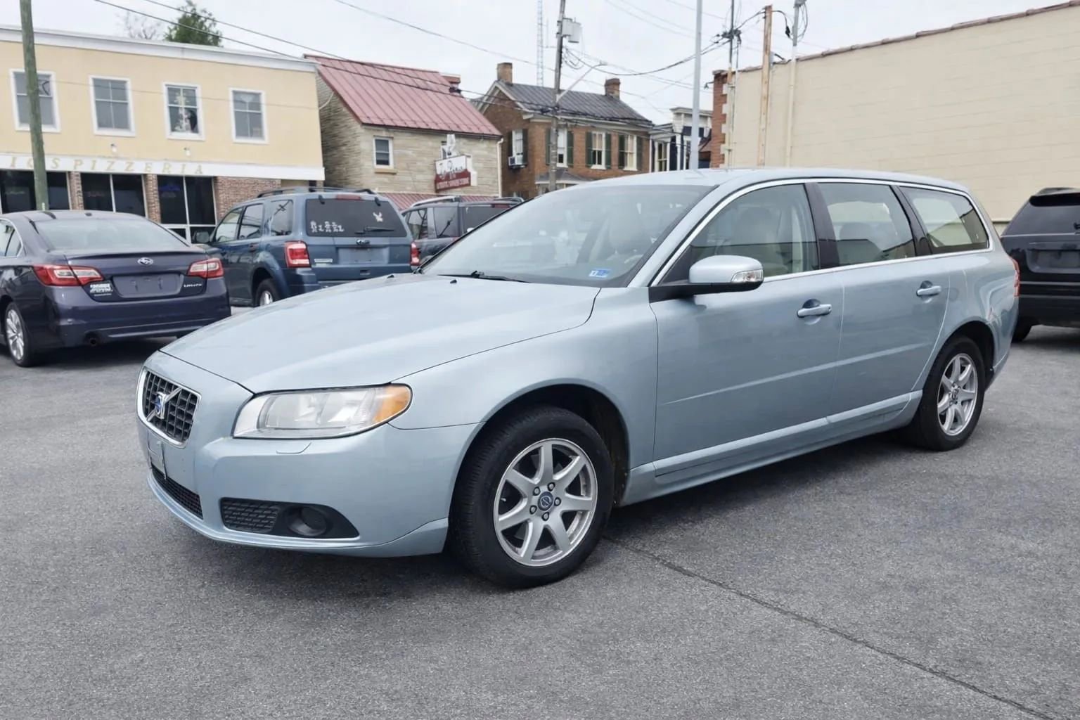 Used 2009 Volvo V70 FWD image 1