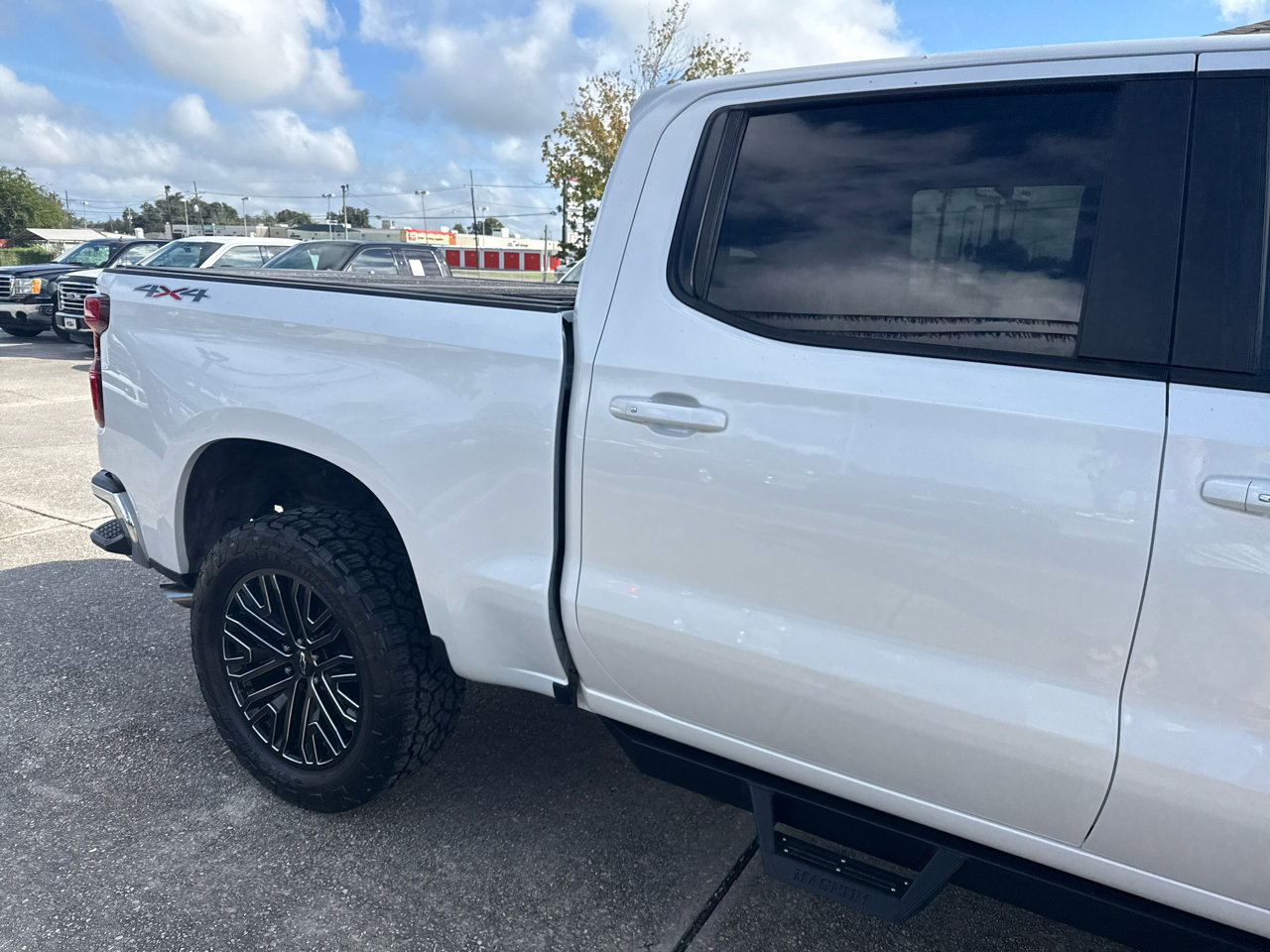 Used 2019 Chevrolet Silverado 1500 LT w/ Texas Edition image 9