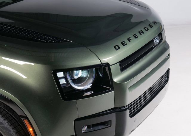New 2026 Land Rover Defender 130 X-Dynamic SE image 30