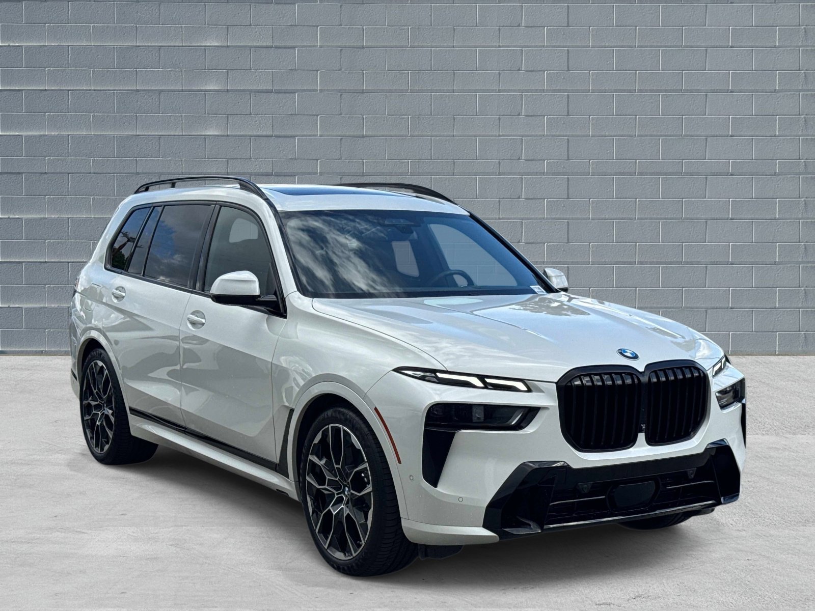 Used 2024 BMW X7 xDrive40i AWD/4WD image 1