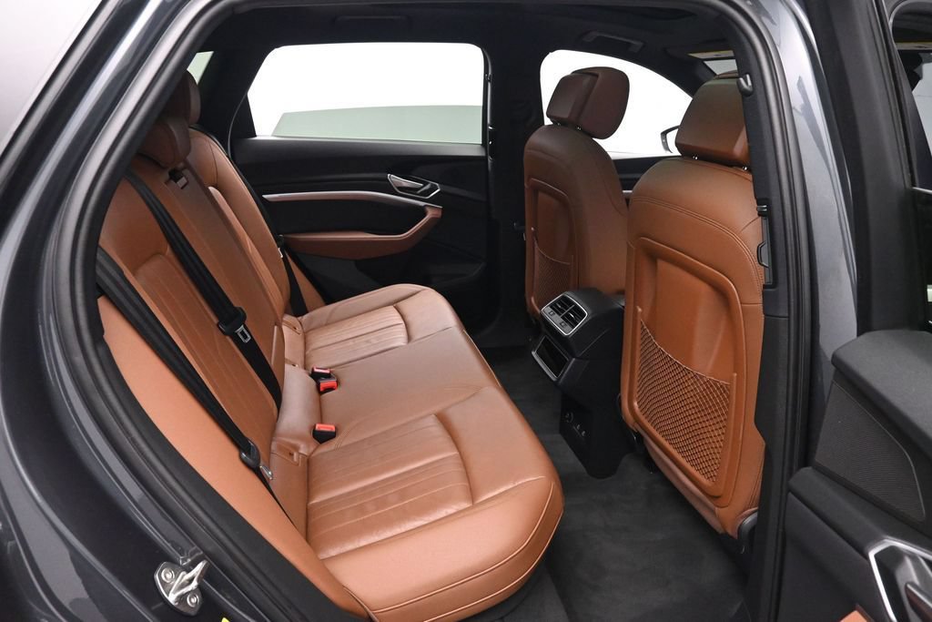 Used 2022 Audi e-tron Premium AWD/4WD image 21