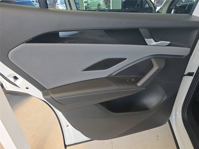 New 2026 Volkswagen Tiguan SE FWD image 8